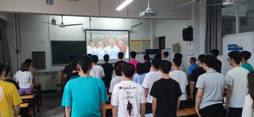 电气学院庆祝中国共产党成立100周年大会直播观看照片-学生